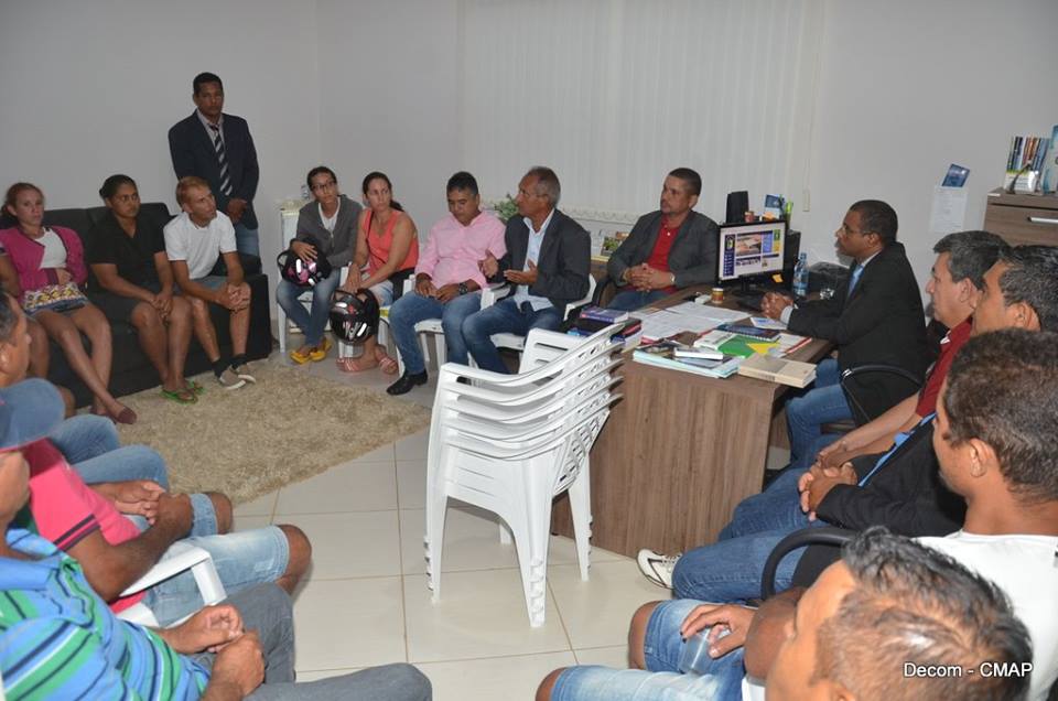 Moradores dos bairros São Francisco e Novo horizonte pedem ajuda aos vereadores  na questão do transporte escolar.